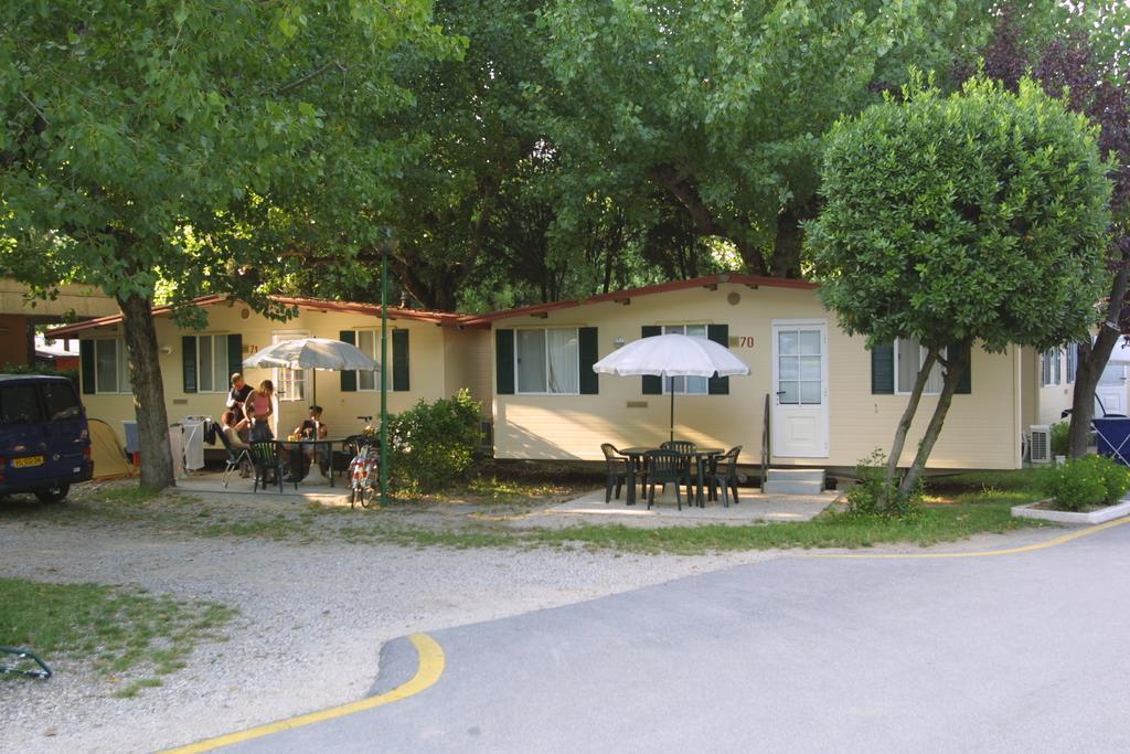 Camping Wien Peschiera del Garda Cameră foto